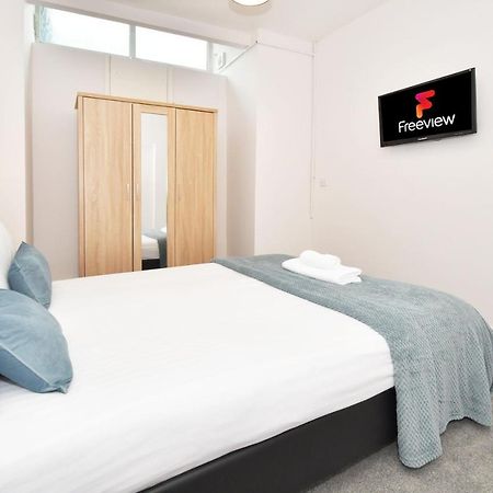 كرو Wistaston House By Yourstays 5 Double Bedrooms And 2 Bathrooms, Great For Groups! Book Now! المظهر الخارجي الصورة