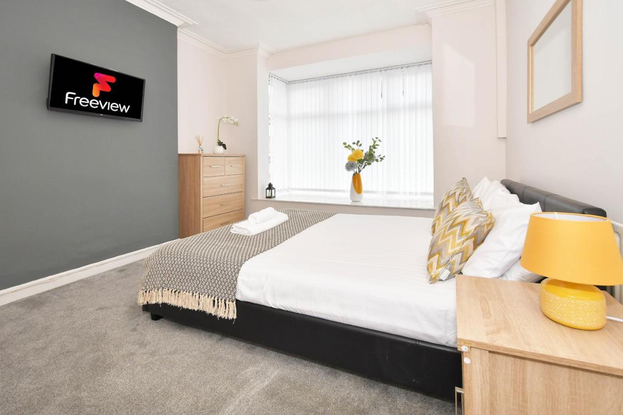 كرو Wistaston House By Yourstays 5 Double Bedrooms And 2 Bathrooms, Great For Groups! Book Now! المظهر الخارجي الصورة