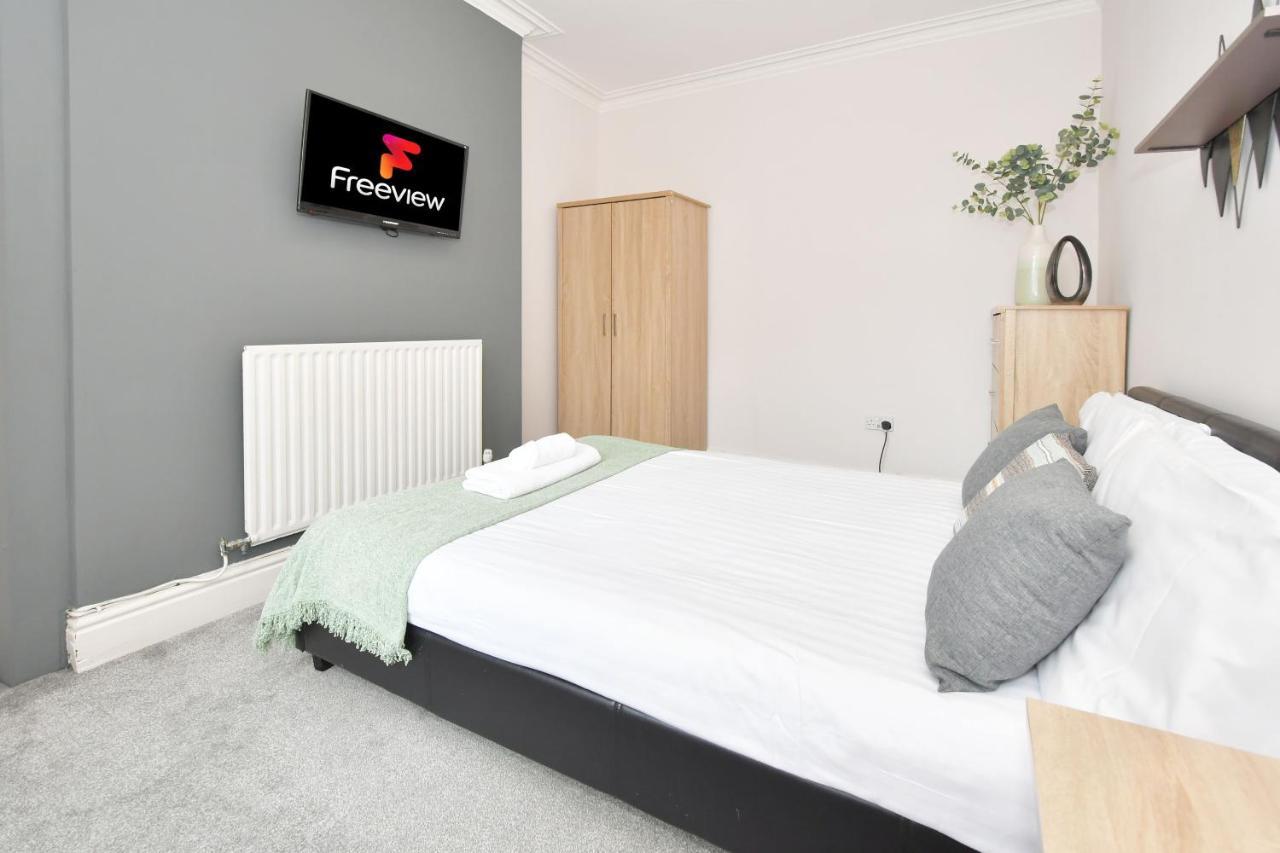 كرو Wistaston House By Yourstays 5 Double Bedrooms And 2 Bathrooms, Great For Groups! Book Now! المظهر الخارجي الصورة