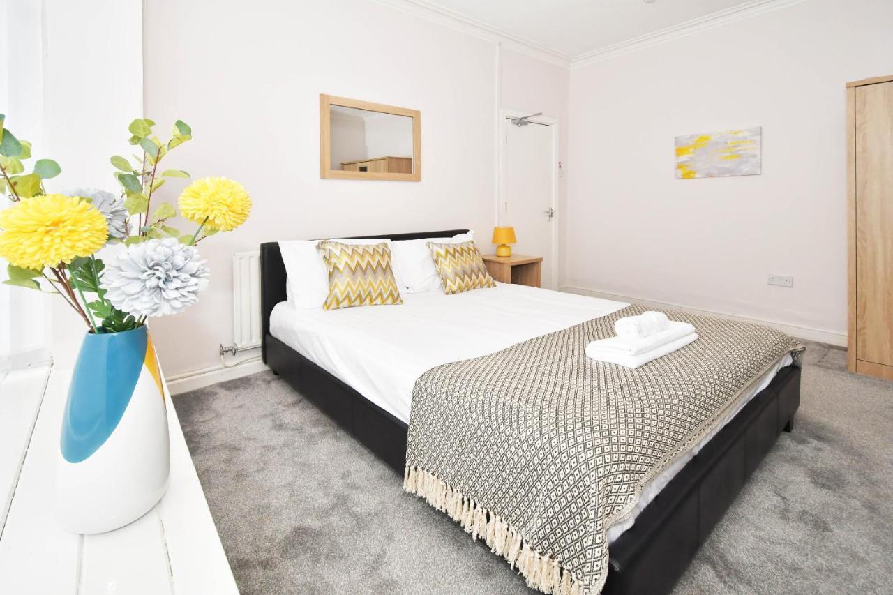 كرو Wistaston House By Yourstays 5 Double Bedrooms And 2 Bathrooms, Great For Groups! Book Now! المظهر الخارجي الصورة