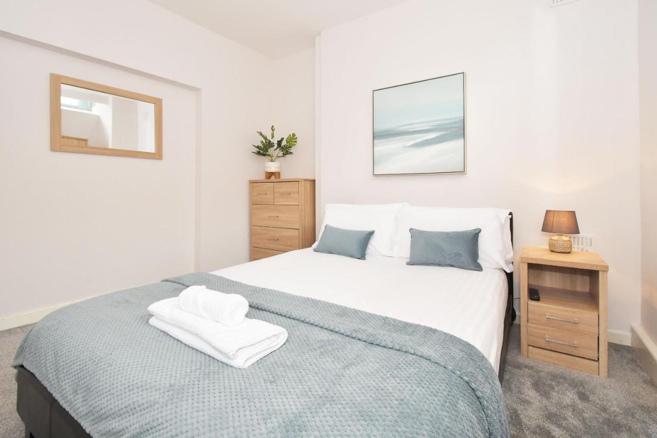 كرو Wistaston House By Yourstays 5 Double Bedrooms And 2 Bathrooms, Great For Groups! Book Now! المظهر الخارجي الصورة