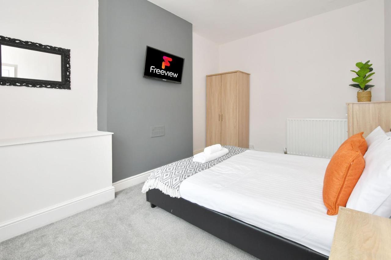 كرو Wistaston House By Yourstays 5 Double Bedrooms And 2 Bathrooms, Great For Groups! Book Now! المظهر الخارجي الصورة