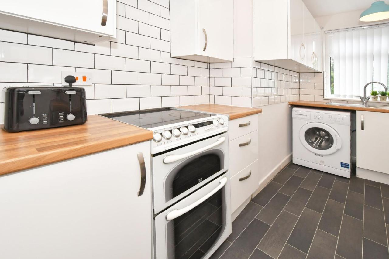 كرو Wistaston House By Yourstays 5 Double Bedrooms And 2 Bathrooms, Great For Groups! Book Now! المظهر الخارجي الصورة