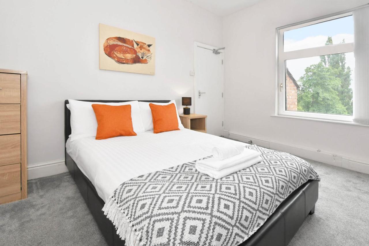كرو Wistaston House By Yourstays 5 Double Bedrooms And 2 Bathrooms, Great For Groups! Book Now! المظهر الخارجي الصورة