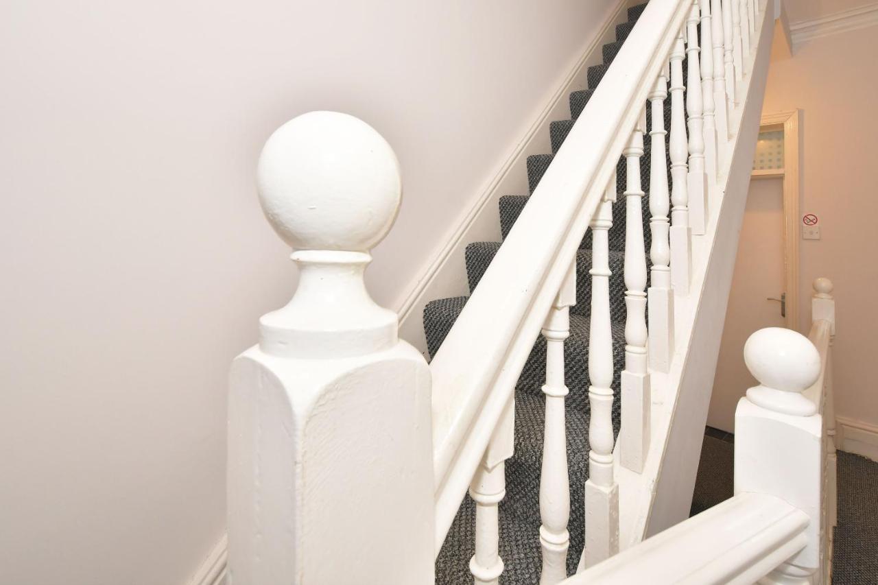 كرو Wistaston House By Yourstays 5 Double Bedrooms And 2 Bathrooms, Great For Groups! Book Now! المظهر الخارجي الصورة
