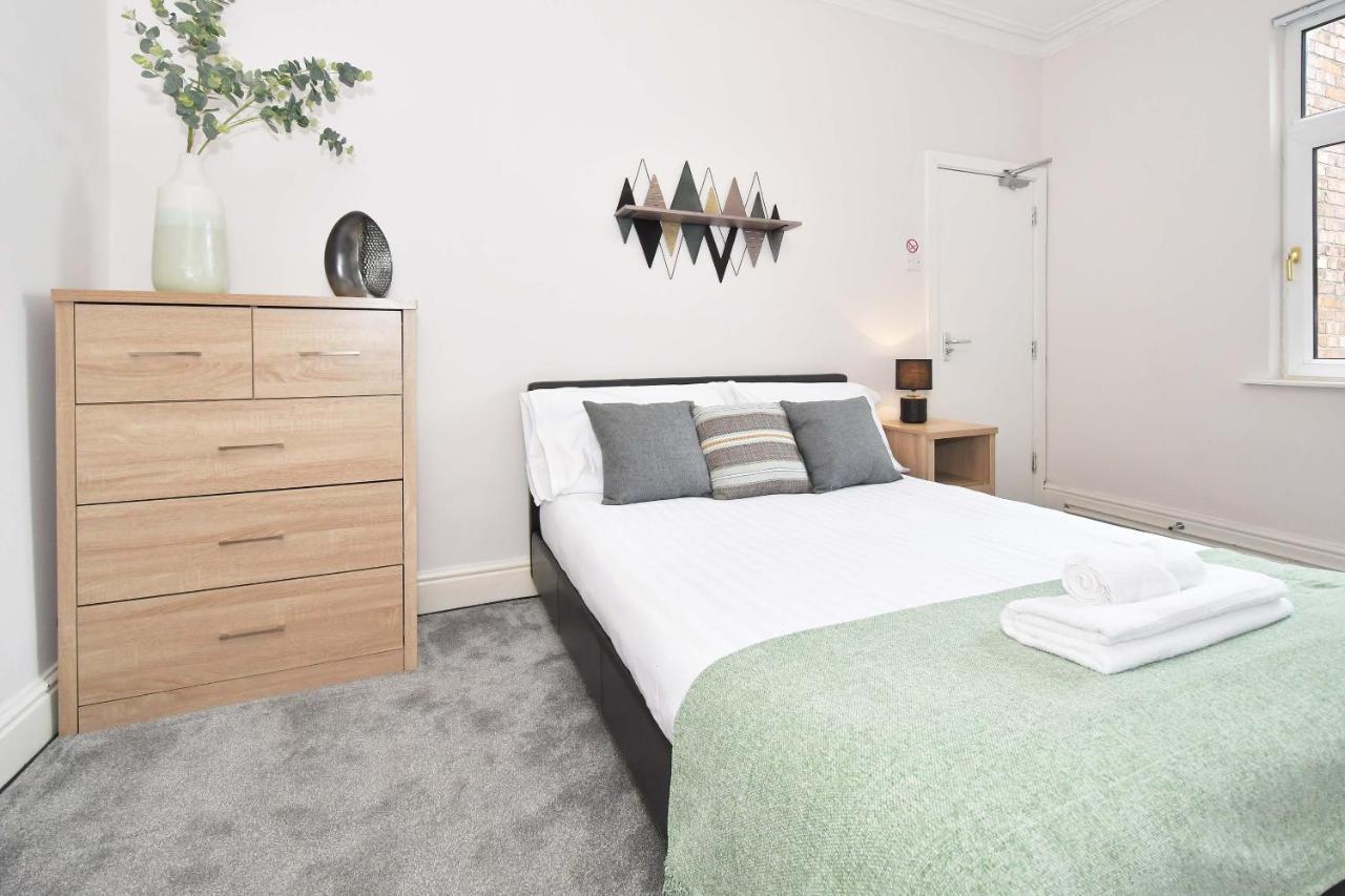 كرو Wistaston House By Yourstays 5 Double Bedrooms And 2 Bathrooms, Great For Groups! Book Now! المظهر الخارجي الصورة