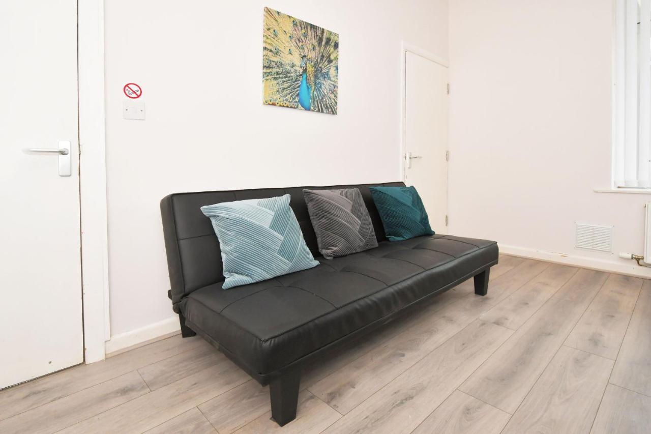 كرو Wistaston House By Yourstays 5 Double Bedrooms And 2 Bathrooms, Great For Groups! Book Now! المظهر الخارجي الصورة